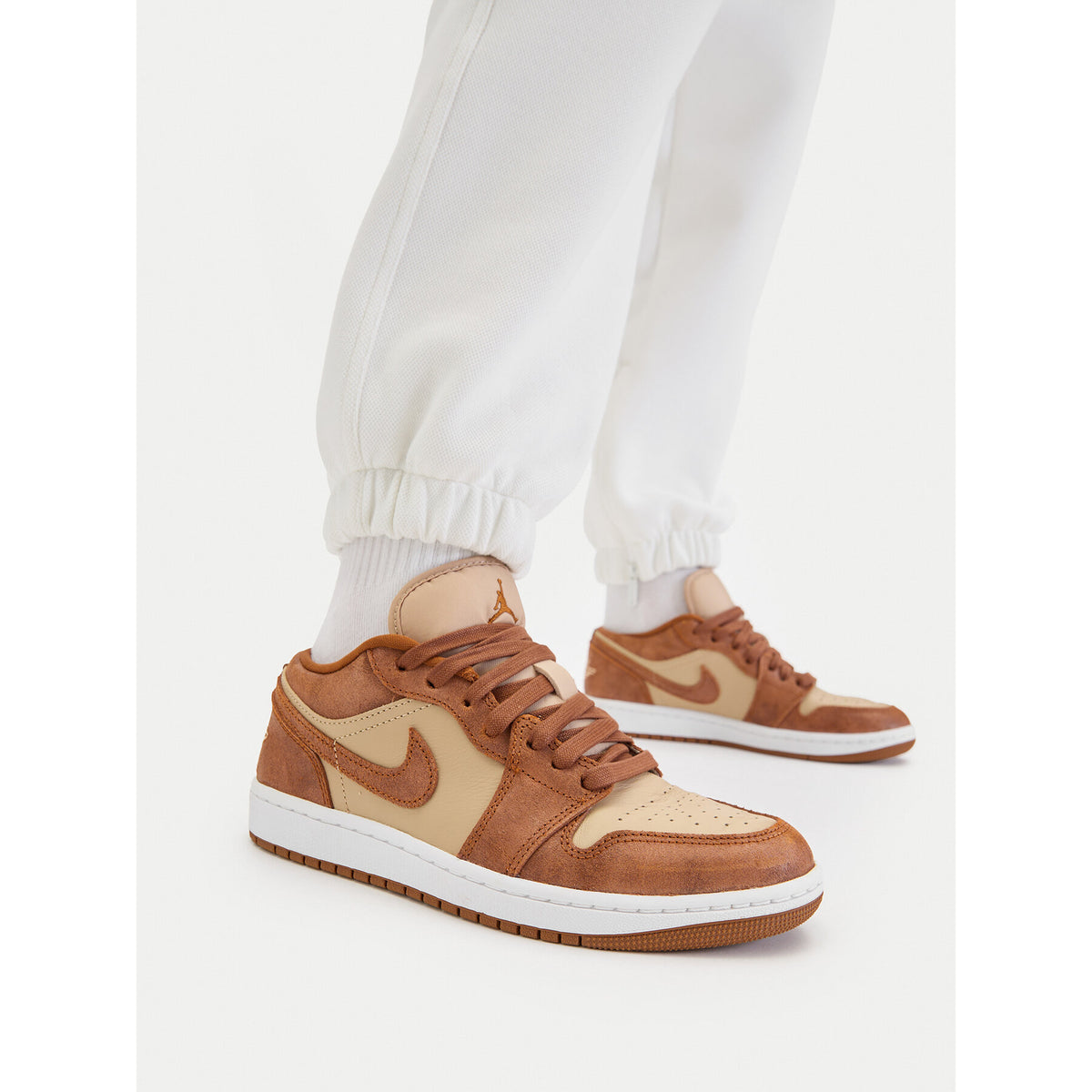 Nike Сникърси Air Jordan 1 Low Se FJ3453 200 Кафяв