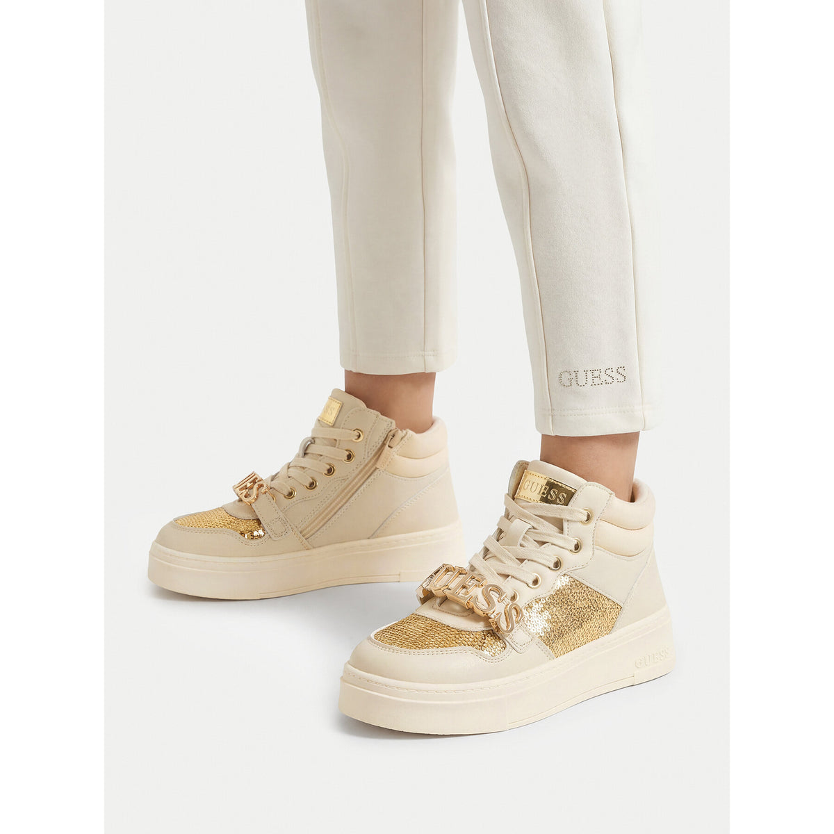 Guess Сникърси CEOWB-AVO-357-05 Екрю